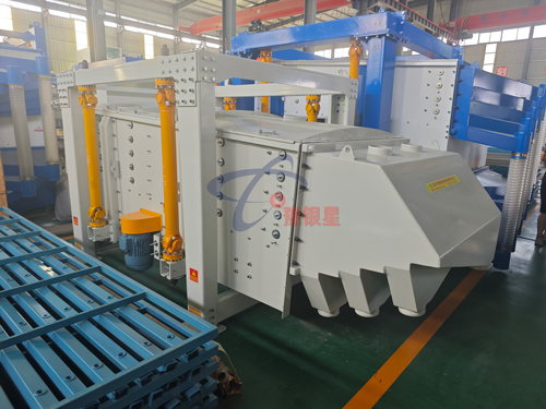 智能搖擺篩破解耐火材料篩分痛點(diǎn)，廣東企業(yè)千里赴新鄉(xiāng)鎖定 “方形篩設(shè)備”